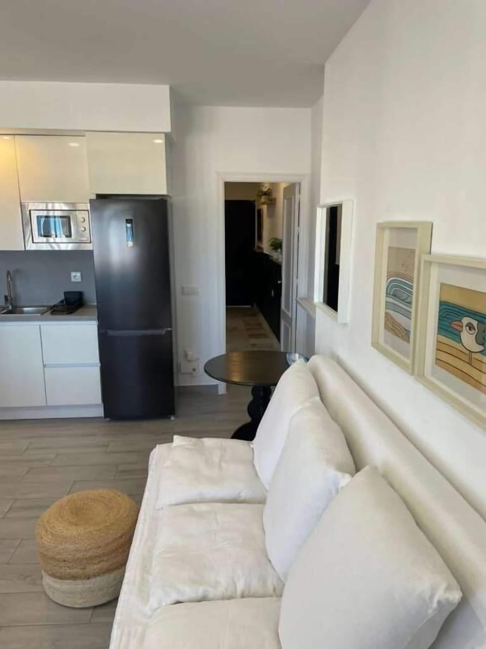 Family Apartment, Sea View | Living area | Flat-screen TV