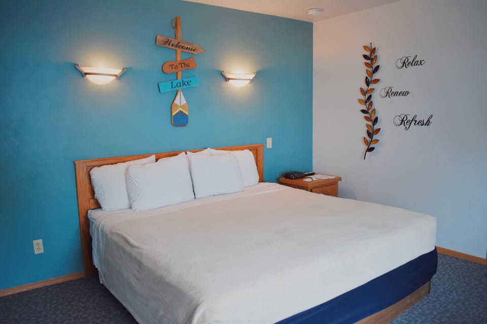 Classic Room | Down comforters, free WiFi
