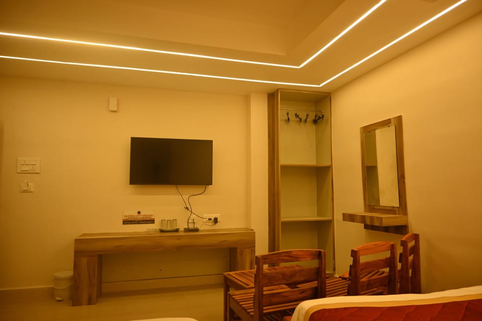 Luxury Triple Room | Blackout drapes, soundproofing, WiFi (free)