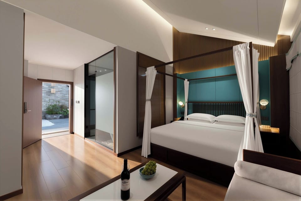 Classic Double Room | Premium bedding, minibar, desk, laptop workspace