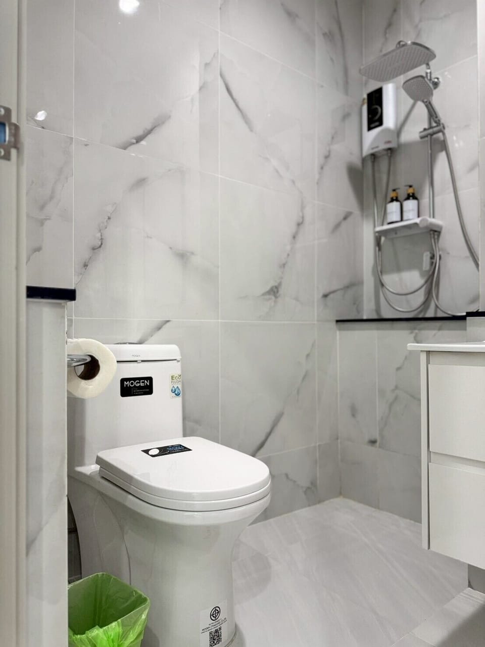 Shower, free toiletries, hair dryer (on request), towels
