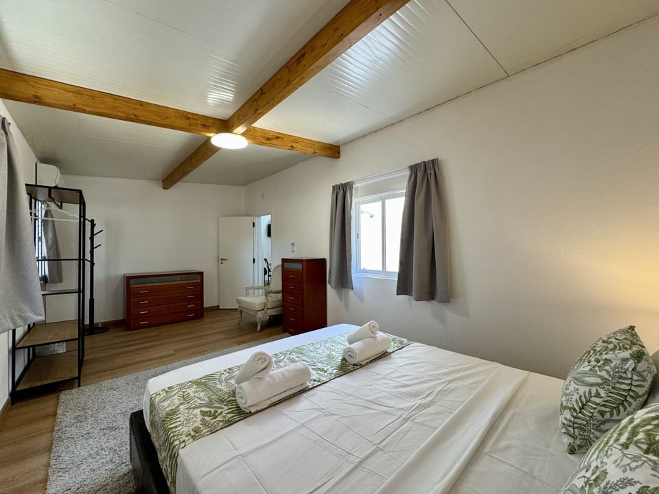 2 bedrooms, bed sheets