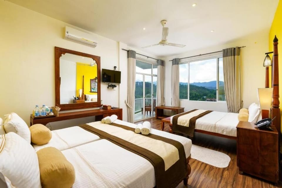 Luxury Double Room, Balcony, Mountain View | Laptop workspace, soundproofing, free WiFi