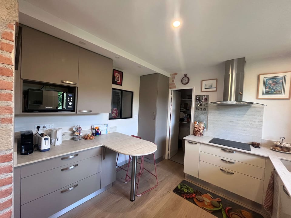 House | 5 bedrooms, high-speed internet