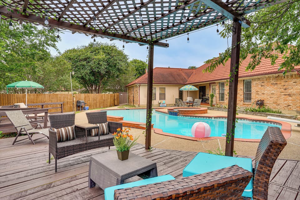 House (4 Bedrooms) | Front of property