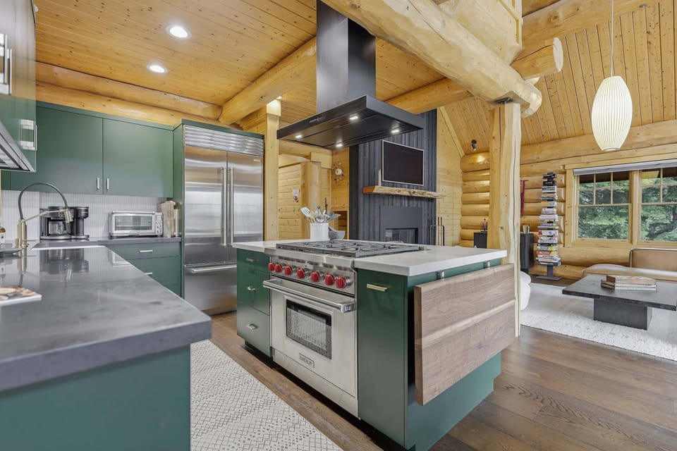 House, 4 Bedrooms | Private kitchen | Fridge, oven, coffee/tea maker, toaster