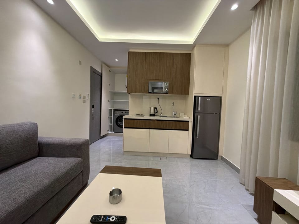 Apartment, 1 Bedroom, Accessible, Smoking | Living room