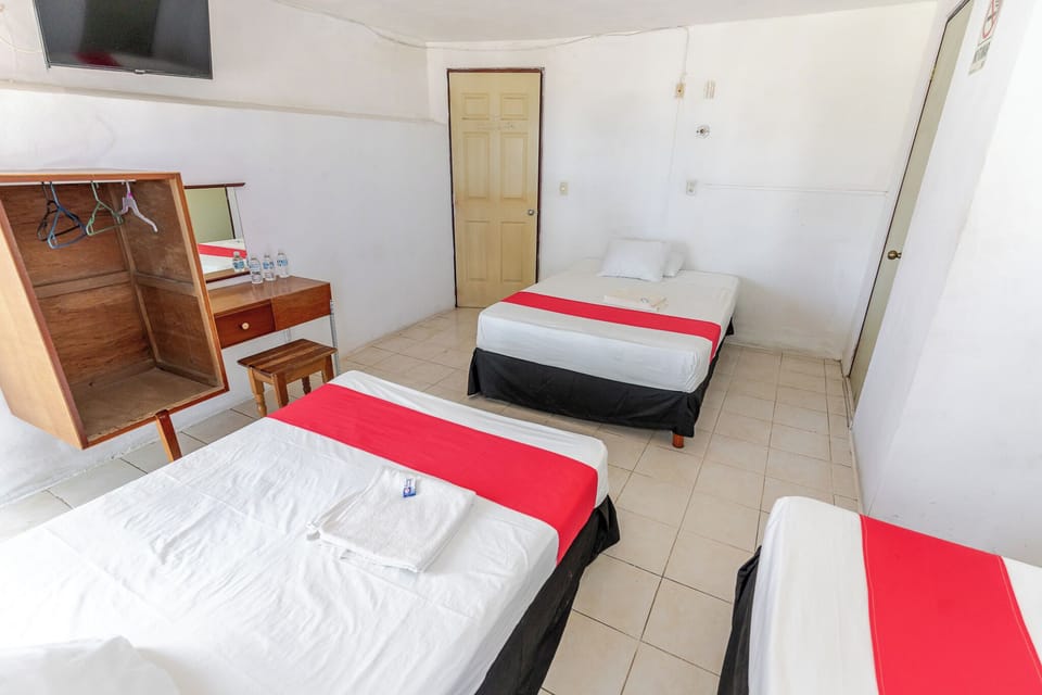 Triple Room | Laptop workspace, WiFi (free)