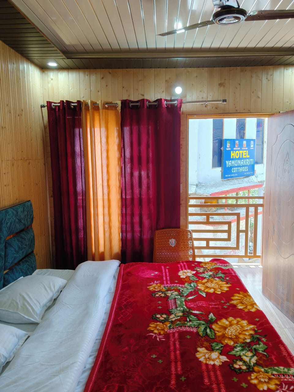Standard Single Room, Balcony, Mountain View | Desk
