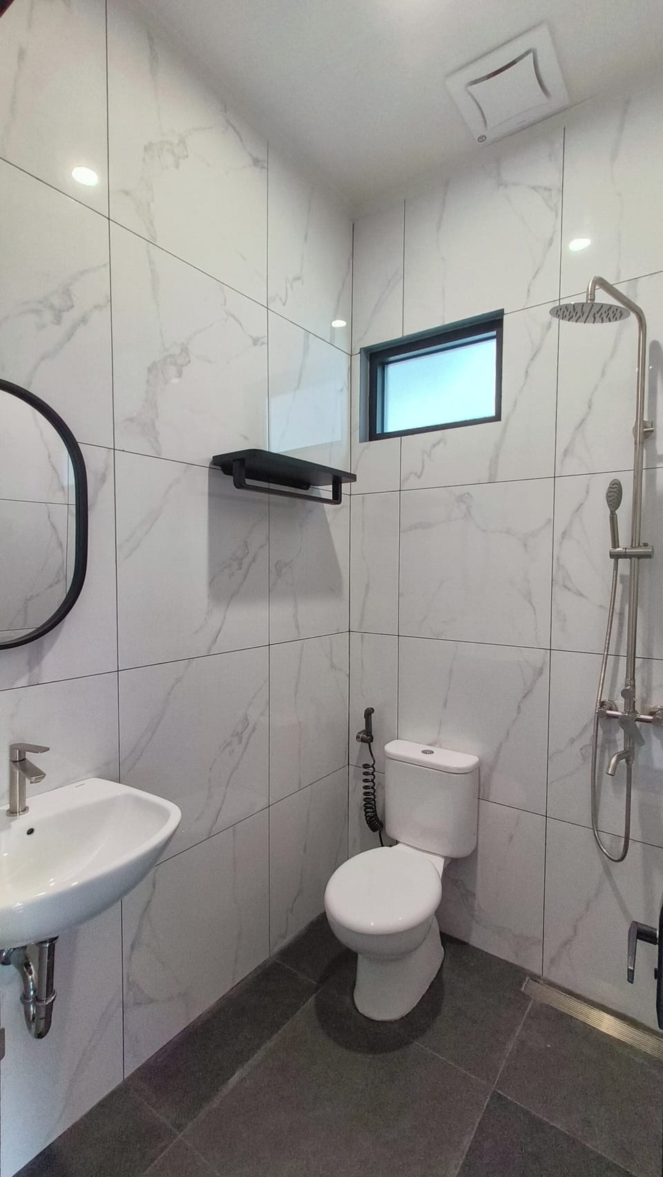 Standard Twin Room | Bathroom | Shower, rainfall showerhead, towels, soap