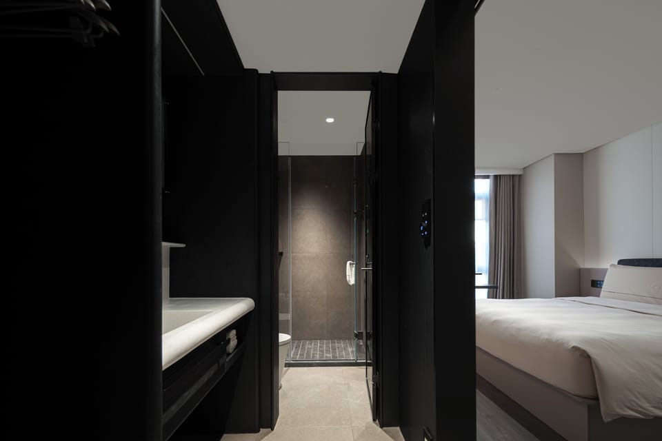 Standard Double Room | Free WiFi, bed sheets