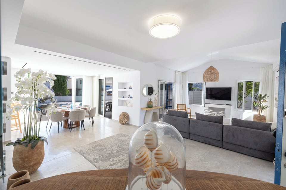 Villa, 3 Bedrooms, Private Pool, Garden View | Living room