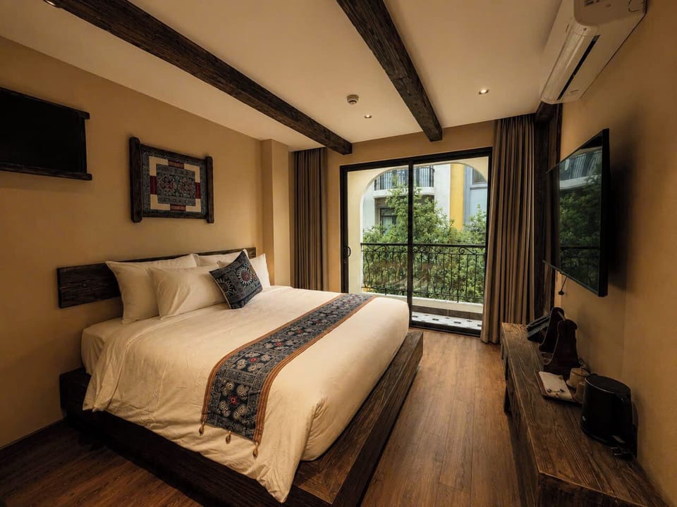 Luxury Suite, City View | Premium bedding, down comforters, minibar, desk
