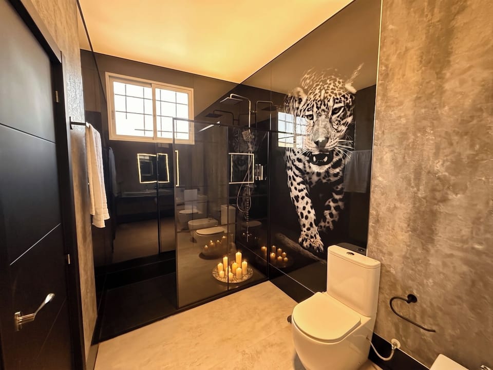 Double Room | Bathroom | Shower, free toiletries, towels, toilet paper