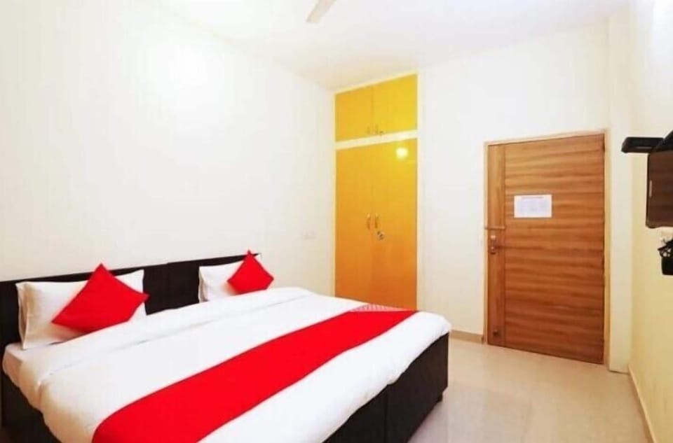Deluxe Double Room, Balcony, Mountain View | Desk, laptop workspace, iron/ironing board, free WiFi