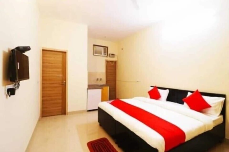 Deluxe Double Room, Balcony, Mountain View | Desk, laptop workspace, iron/ironing board, free WiFi