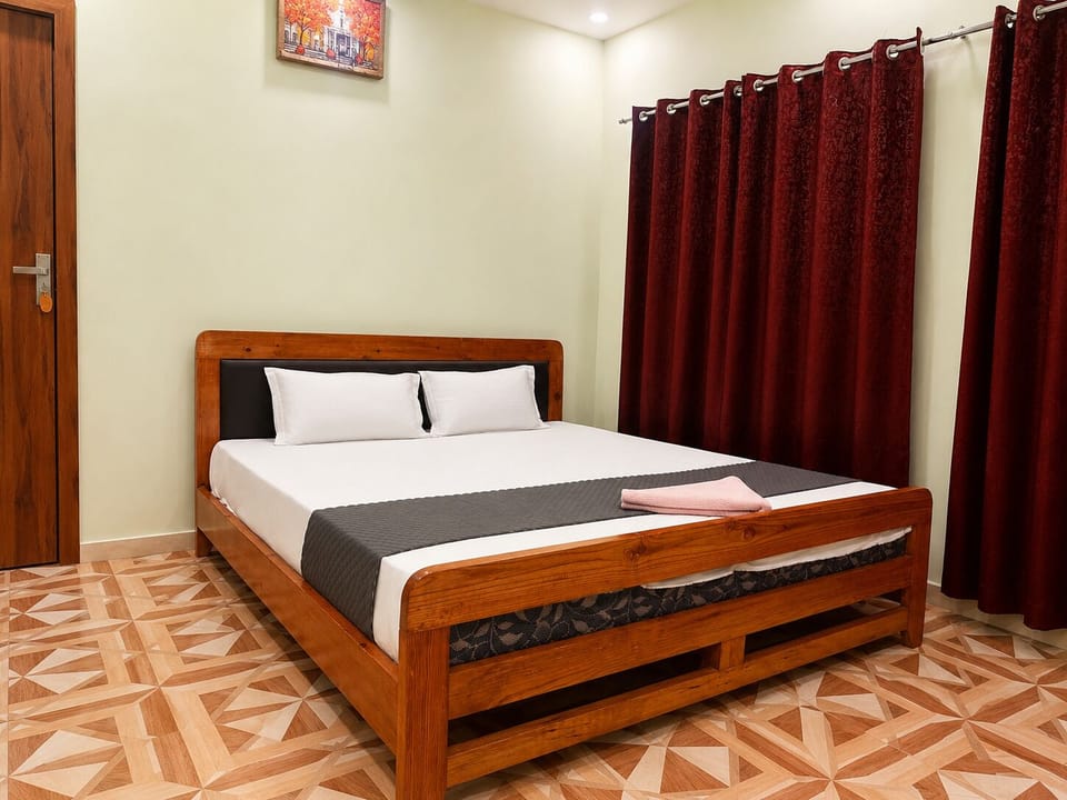 Basic Double Room | Desk, laptop workspace, free WiFi