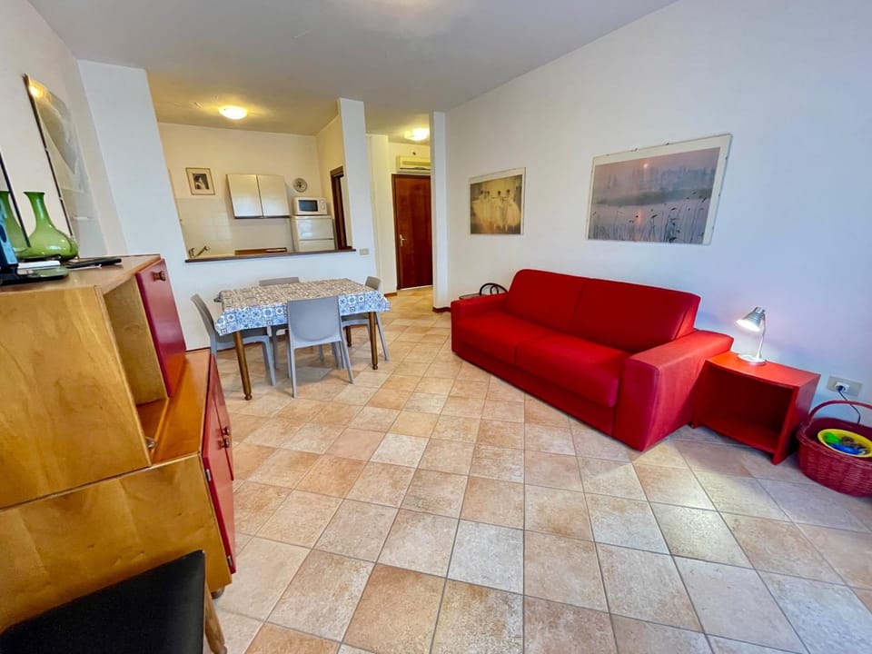 Apartment, 1 Bedroom, Balcony, Ocean View | Living area