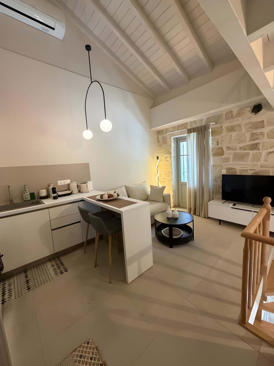 Comfort Apartment, 2 Bedrooms, Balcony, City View | Living area