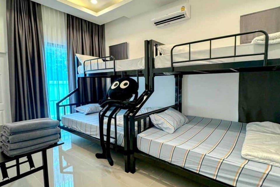 Family Three-bedroom pool Villa | Minibar, free WiFi, bed sheets