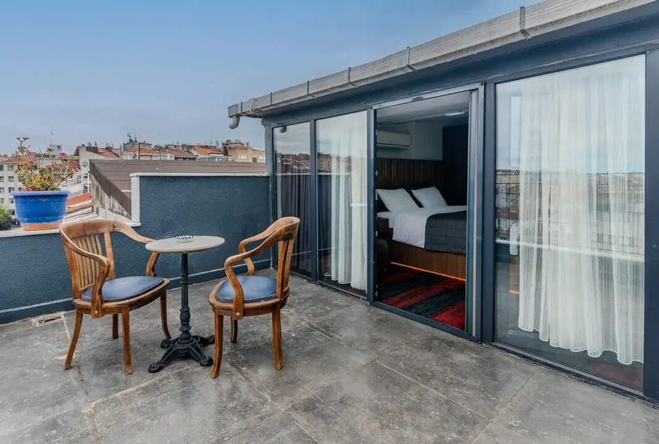 Deluxe Suite, Balcony | Soundproofing, iron/ironing board, free WiFi