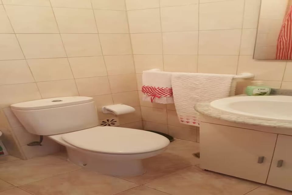 Luxury Room, City View | Bathroom | Combined shower/tub, free toiletries, hair dryer, towels