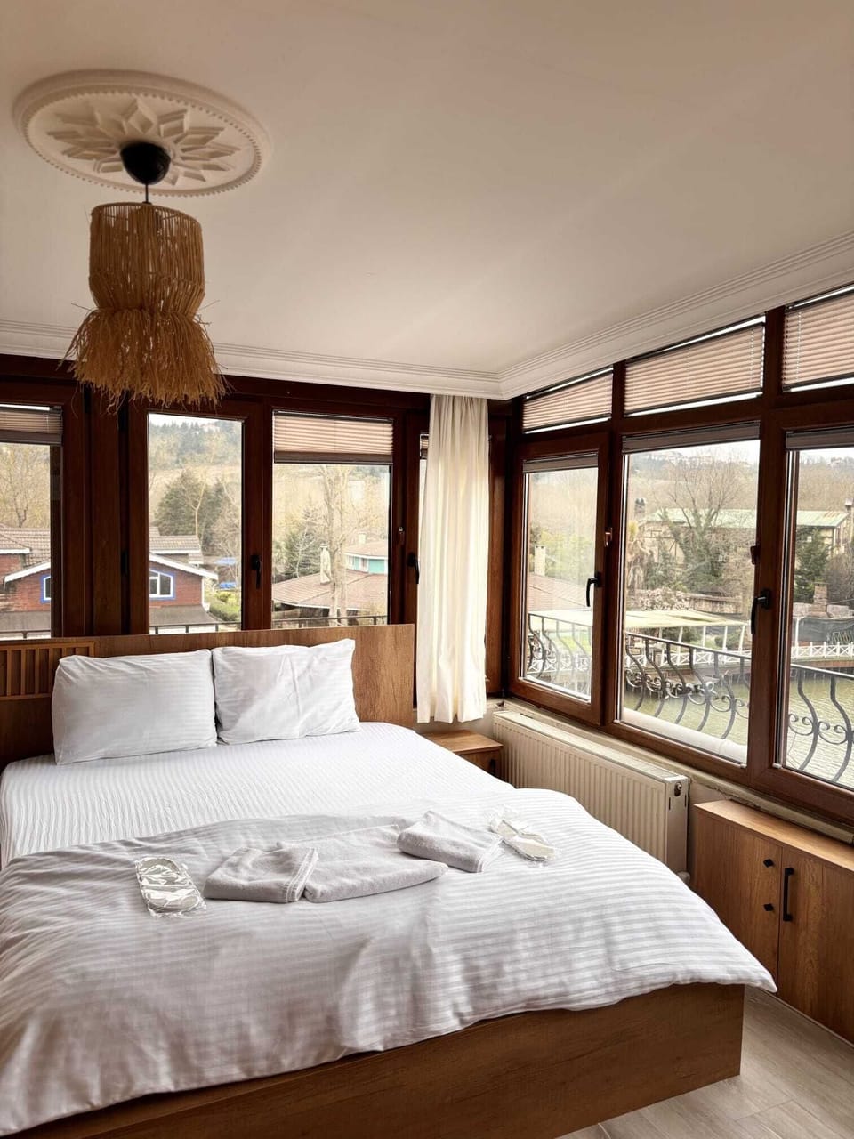 Luxury Room, River View | Laptop workspace, WiFi (free), bed sheets