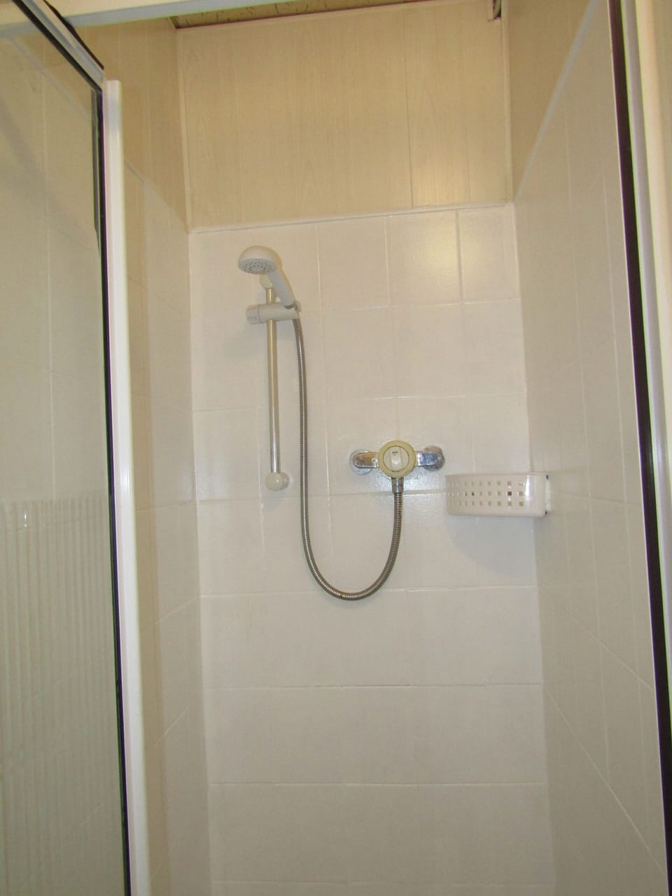 Basic Triple Room | Bathroom | Shower, free toiletries, towels, soap
