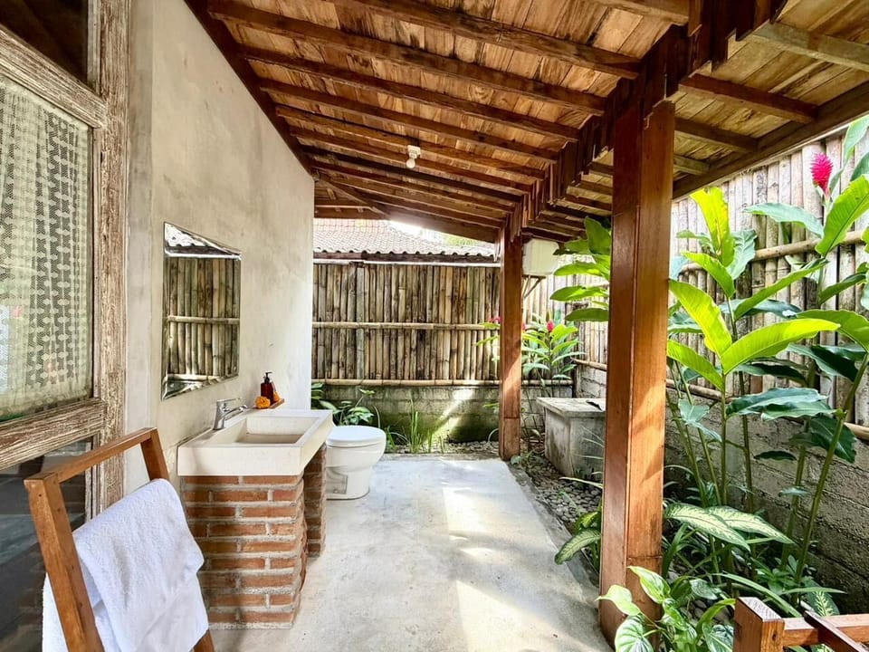 Deluxe Double Room, Private Pool | Bathroom | Shower, free toiletries, towels, soap