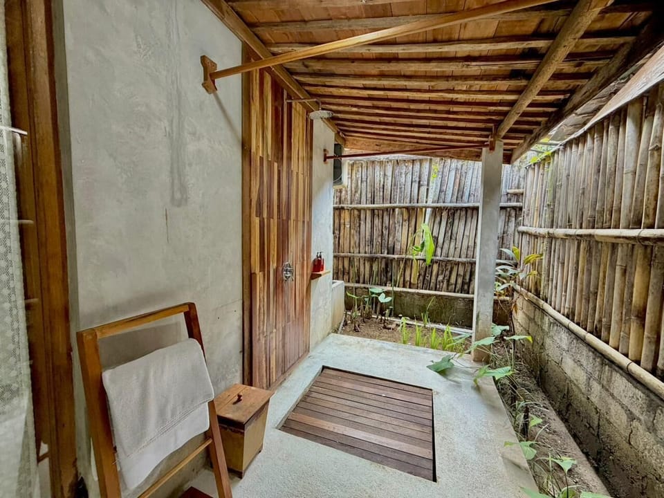 Deluxe Suite, Private Pool | Bathroom | Shower, free toiletries, towels, soap