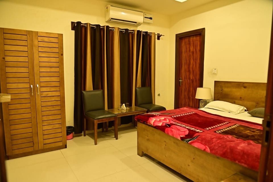 Deluxe Double Room, City View | Desk, laptop workspace, iron/ironing board, free WiFi