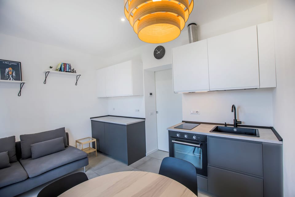 Classic Apartment, Balcony, City View | Private kitchen | Fridge, microwave, oven, stovetop