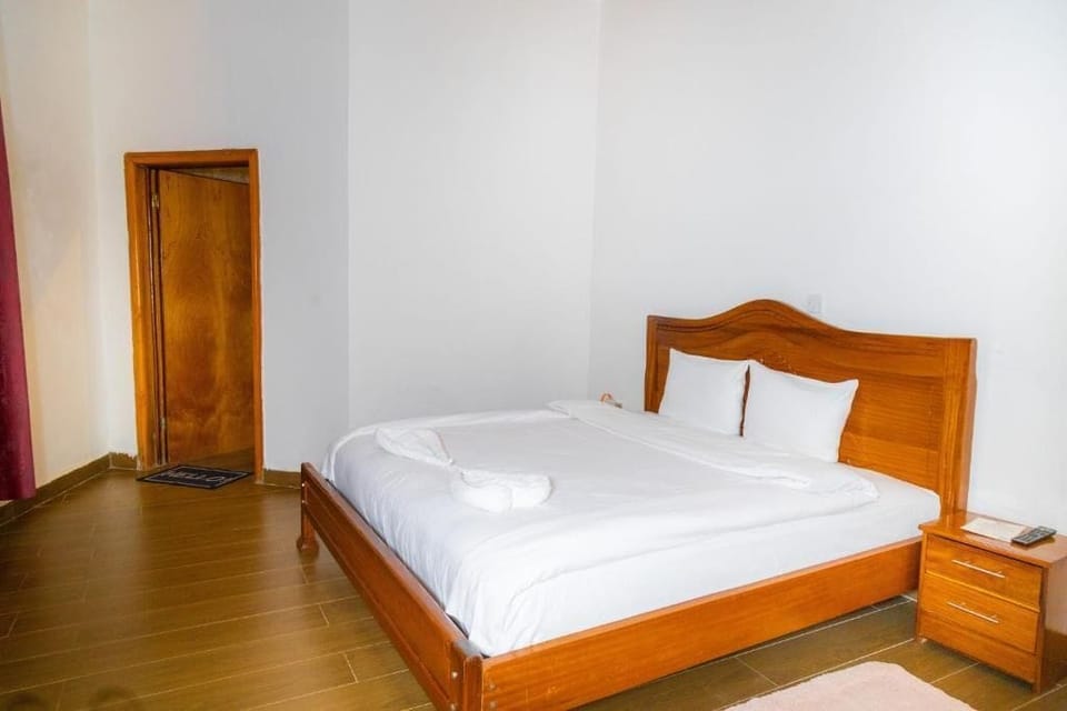 Bungalow, Balcony, Garden View | In-room safe, soundproofing, iron/ironing board, bed sheets