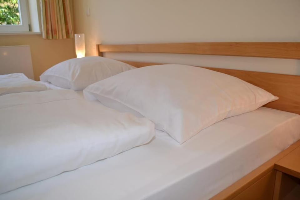 Double Room, 1 Double Bed, Garden View | Desk, WiFi (free)