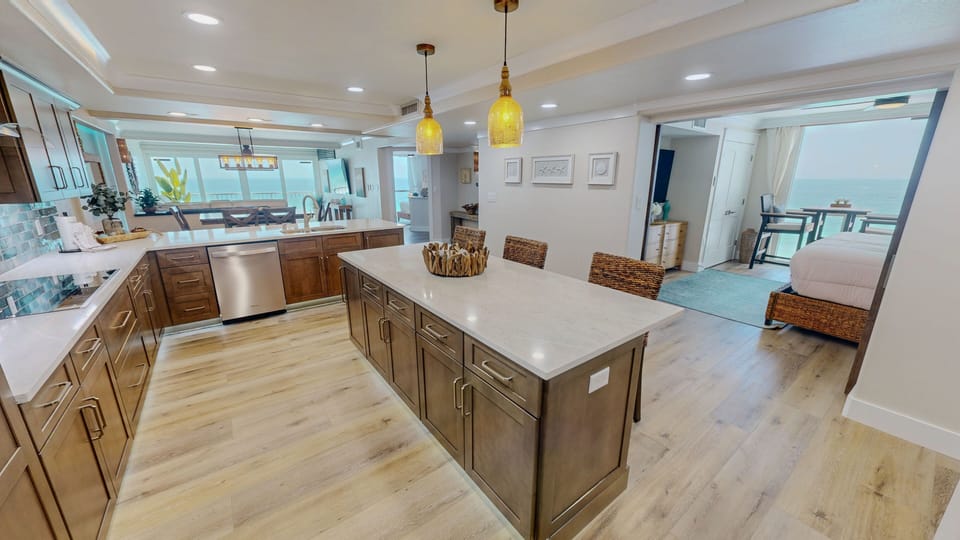 Condo, 2 Bedrooms | Dining
