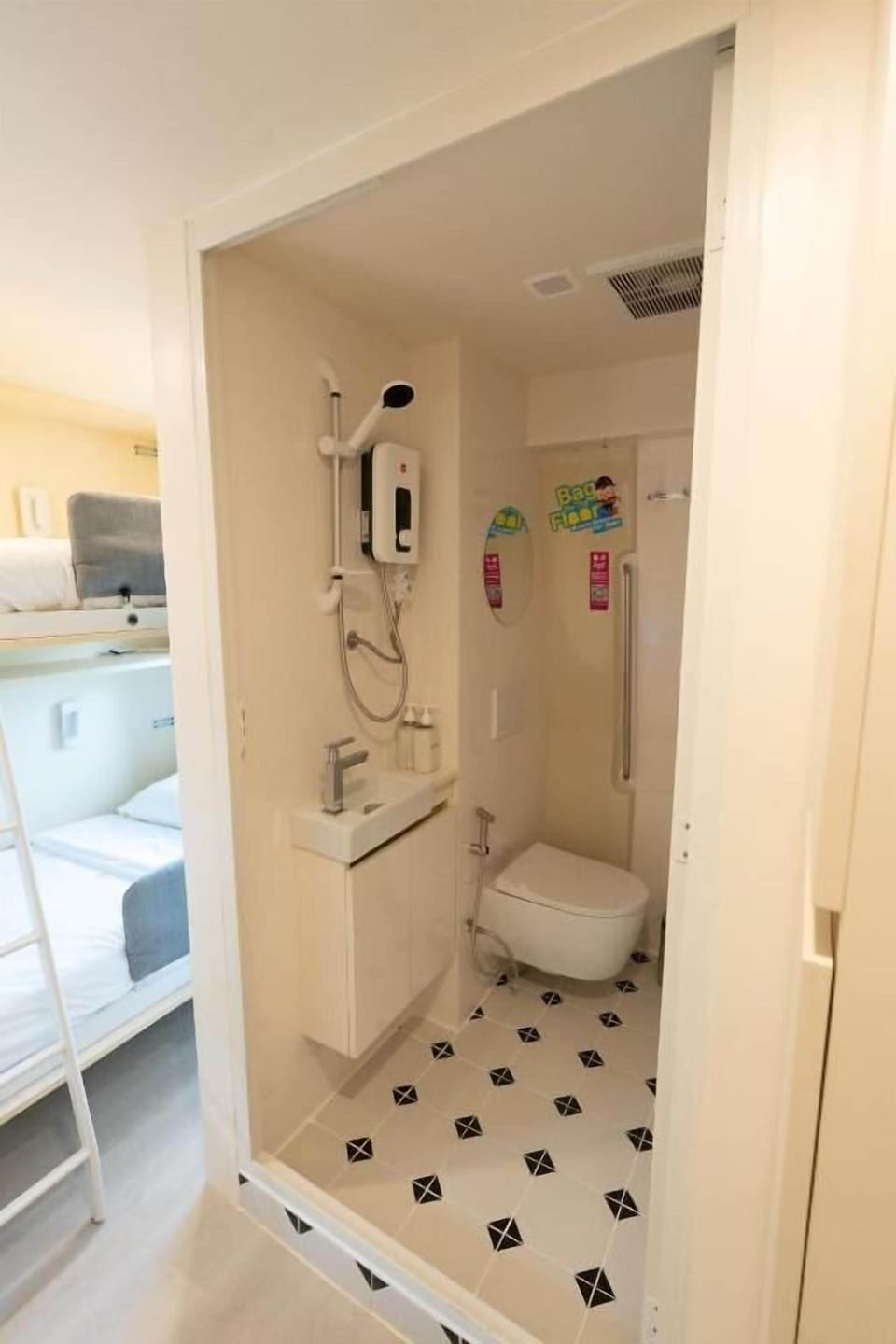 Standard Double Room | Bathroom | Shower, towels, toilet paper