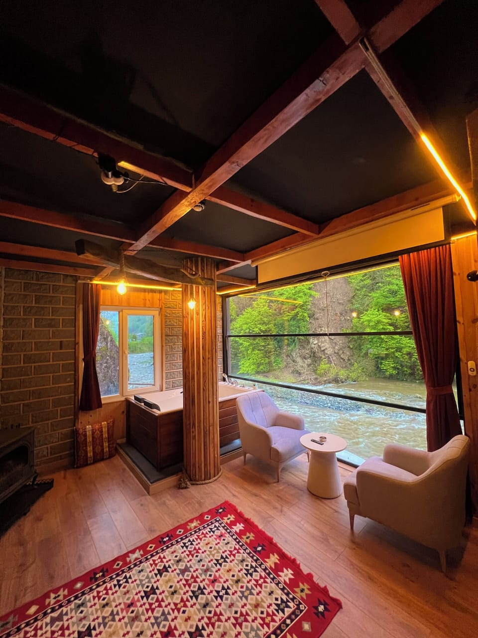 Luxury Double Room, River View | Interior