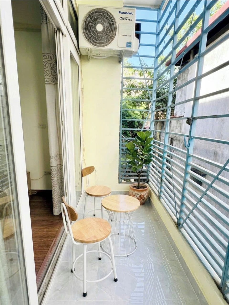Family Suite, Balcony, City View | Outdoor dining