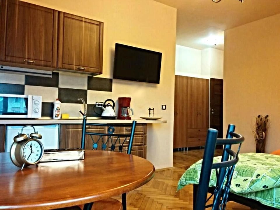 Studio, City View | Private kitchen | Electric kettle
