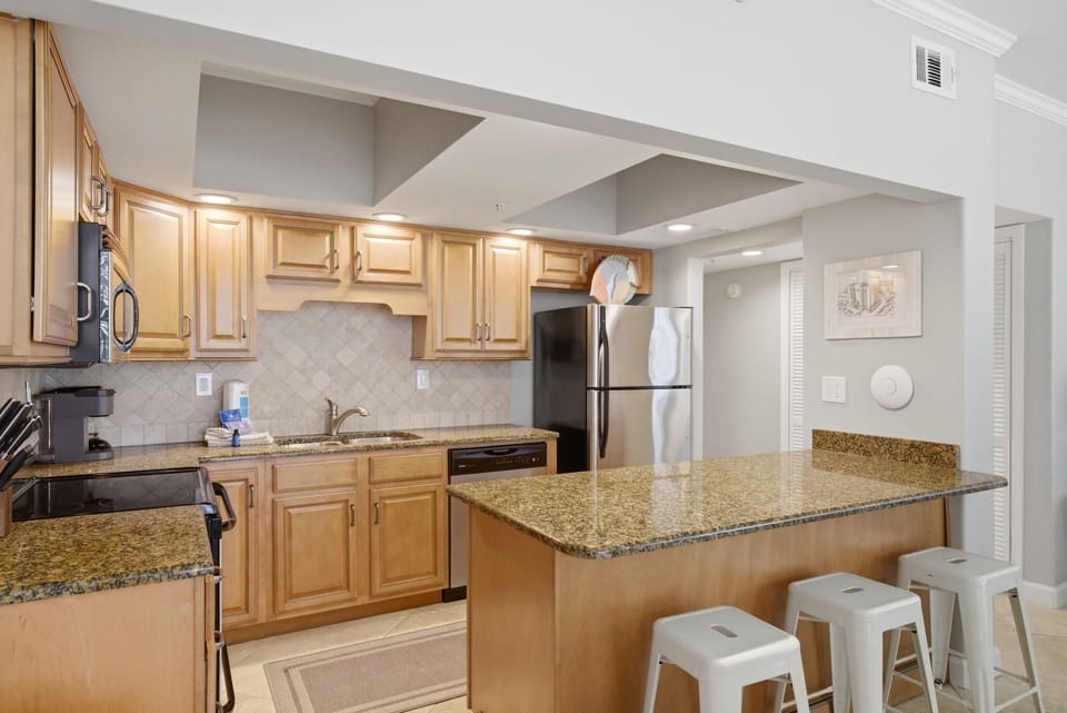 Condo, Multiple Beds (SeaSpray Riverside 112) | Private kitchen