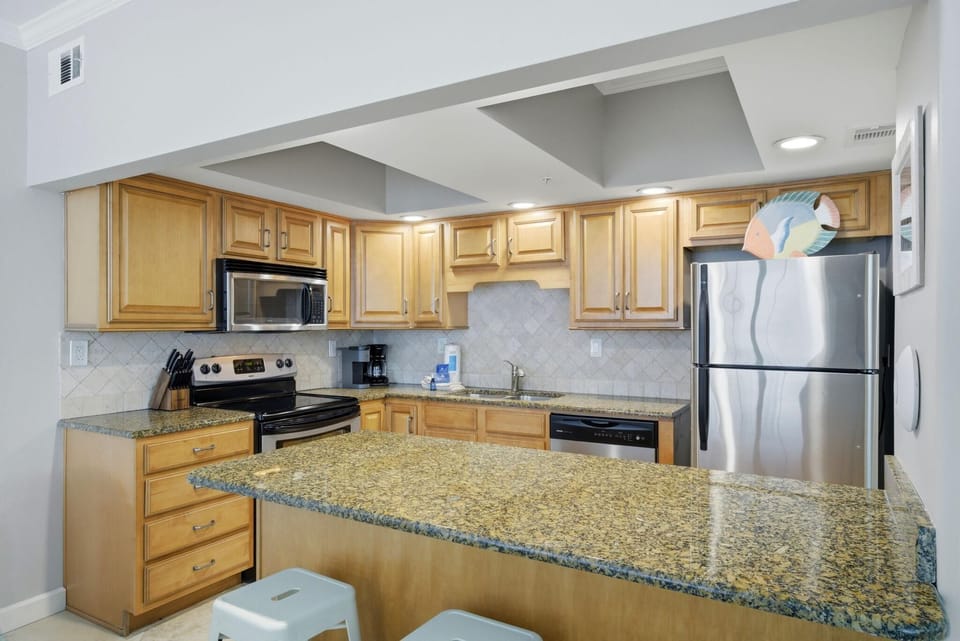 Condo, Multiple Beds (SeaSpray Riverside 112) | Private kitchen