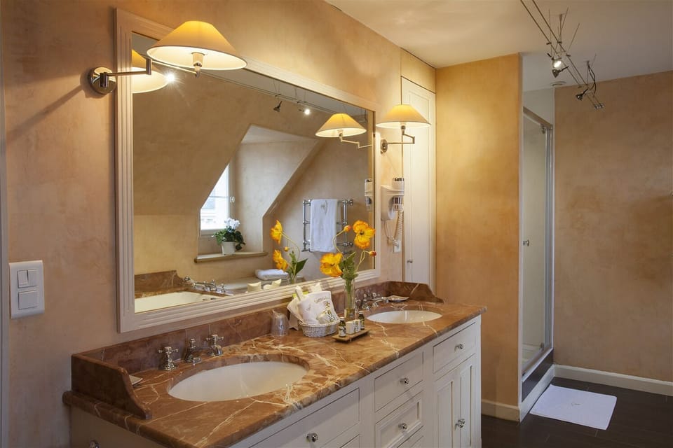 Deluxe Double Room, Private Bathroom | Bathroom