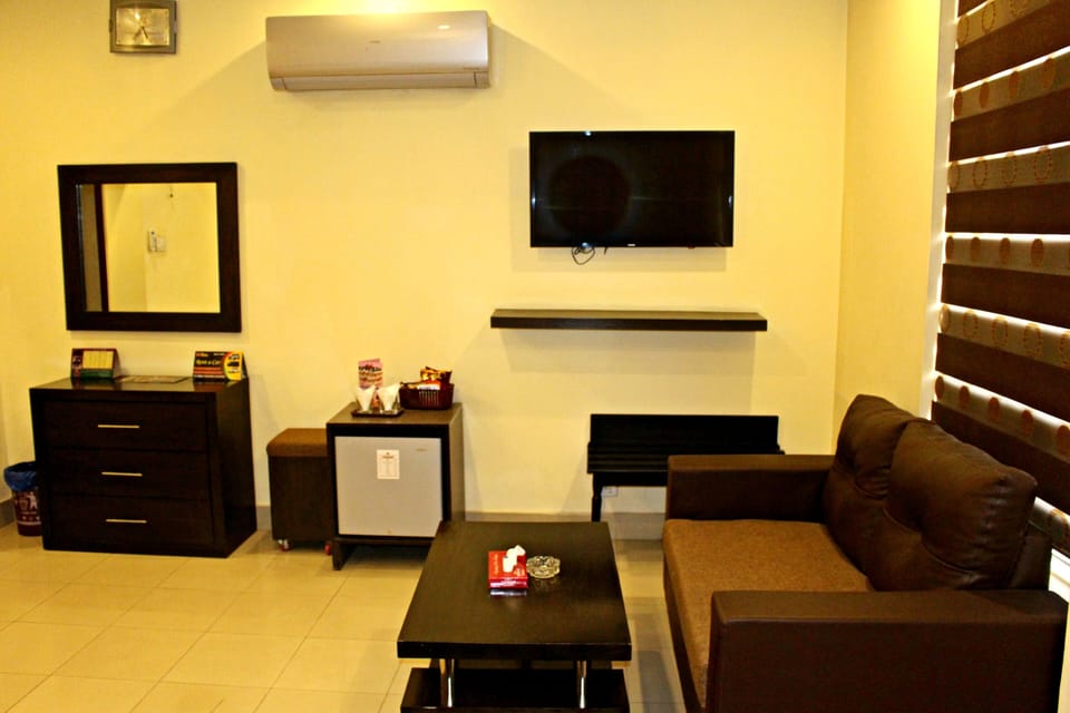 Executive Double or Twin Room | Living area
