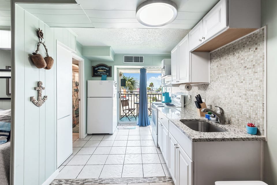 Condo (0 Bedroom) | Property amenity