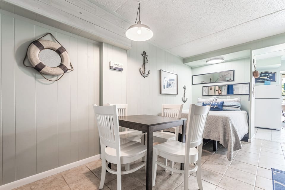 Condo (0 Bedroom) | Property amenity