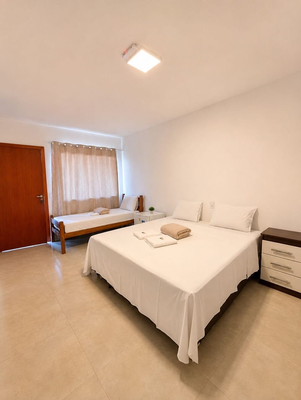 WiFi (free), bed sheets