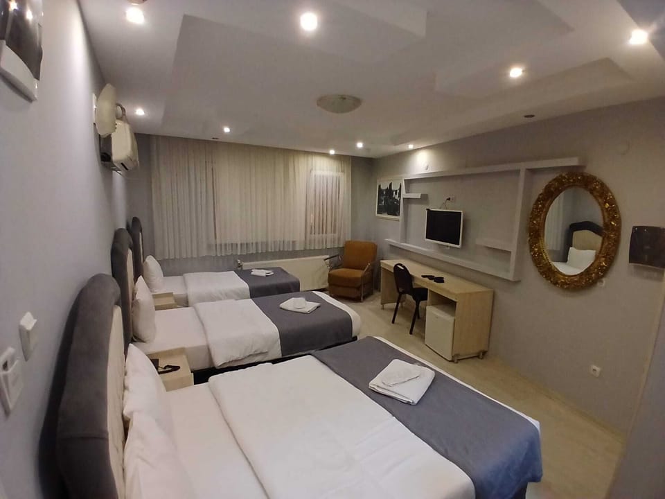Twin Room, City View | Premium bedding, minibar, desk, laptop workspace