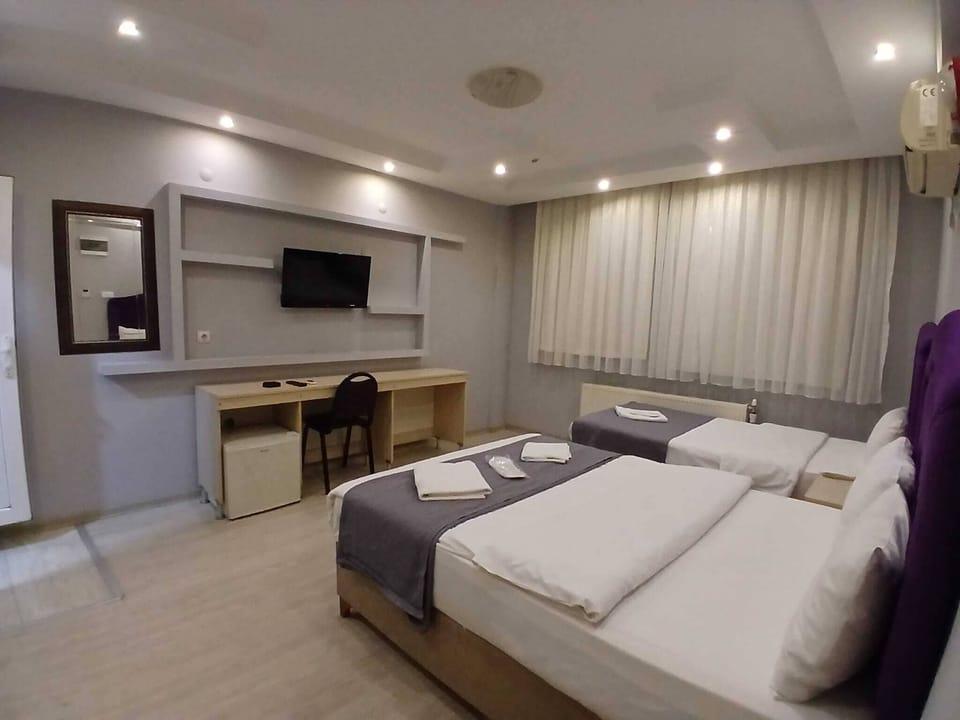 Twin Room, City View | Premium bedding, minibar, desk, laptop workspace