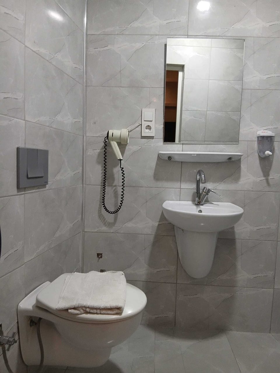 Twin Room, City View | Bathroom | Hair dryer, towels, soap, shampoo