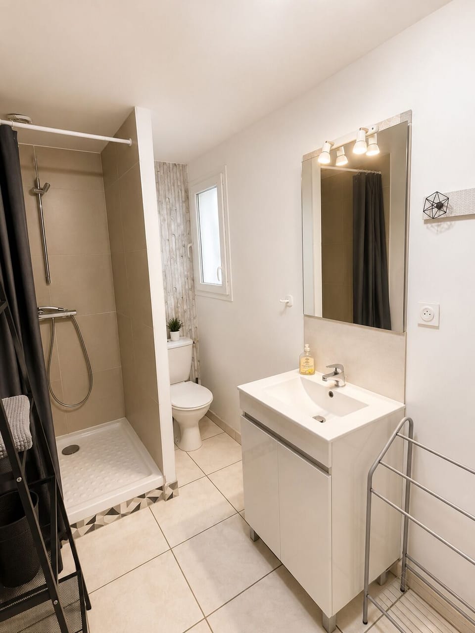 Shower, towels, soap, shampoo